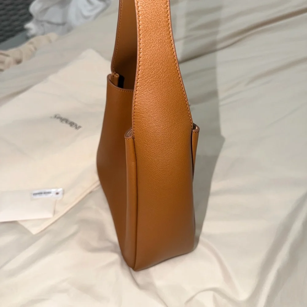 Saint Laurent Tan Leather Shoulder Bag - Picture 6 of 8